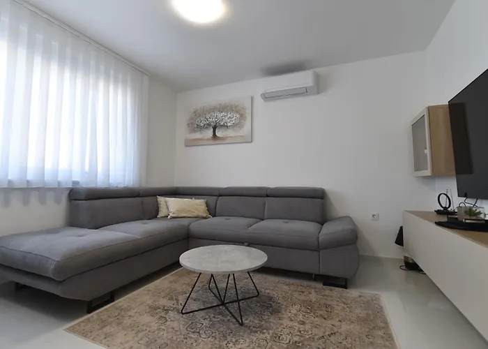 Lika شقة تْسْغيكفانِتْسا